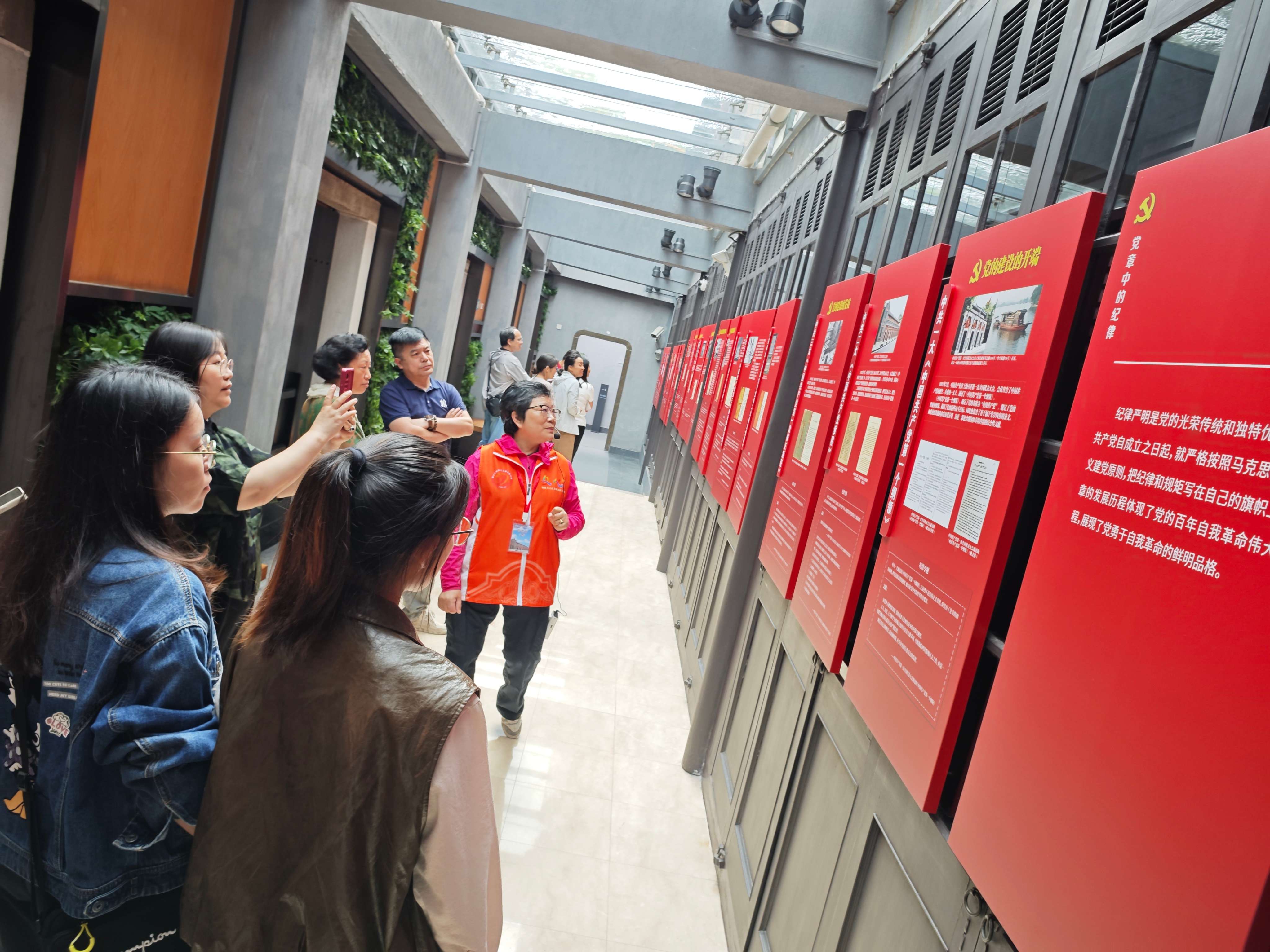 1727671718888778.jpg 参观1.jpg